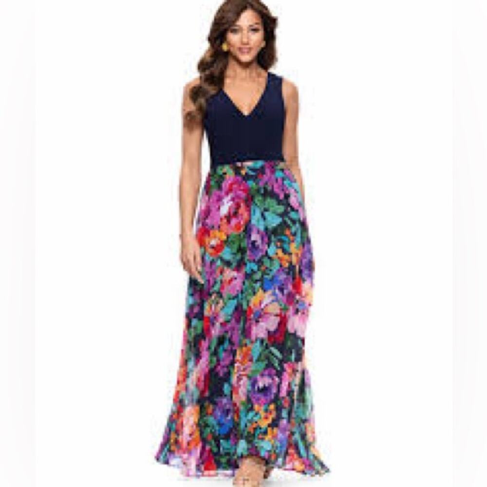 NWT XSCAPE $169 Mixed-Media V-Neck Sleeveless Gown 10